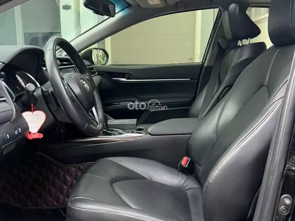 Toyota Camry 2.5Q 2021 - Nhập Thái, chạy chuẩn 3 vạn, lên 50tr tiền đồ chơi, hỗ trợ trả góp