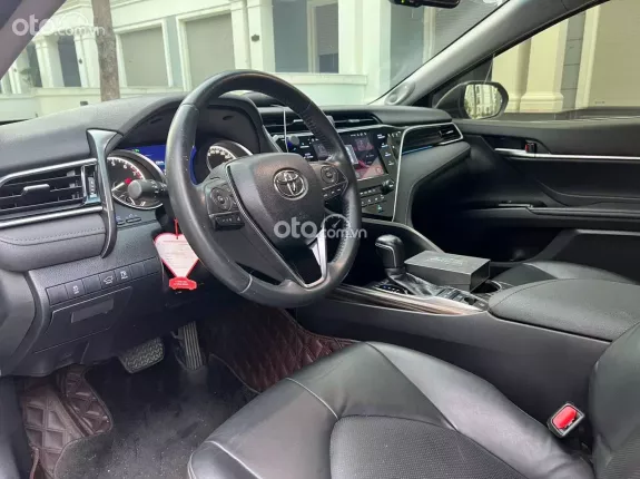 Toyota Camry 2.5Q 2021 - Nhập Thái, chạy chuẩn 3 vạn, lên 50tr tiền đồ chơi, hỗ trợ trả góp