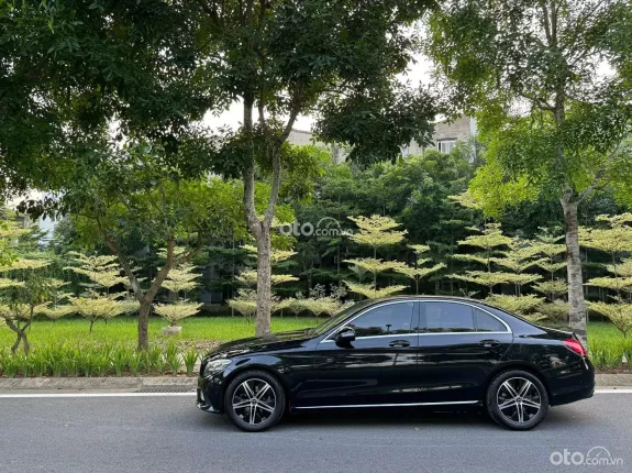 Mercedes-Benz C180 AMG 2020 - 888 triệu