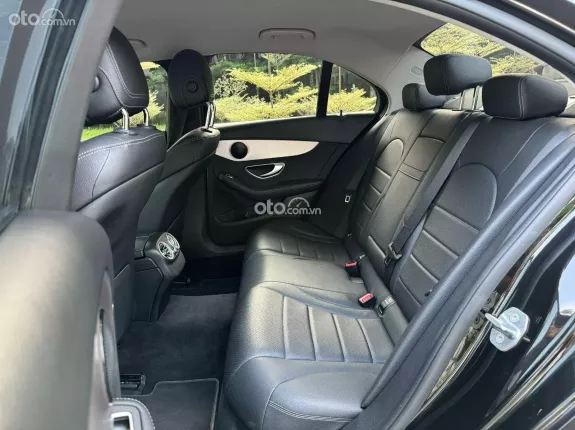 Mercedes-Benz C180 AMG 2020 - 888 triệu
