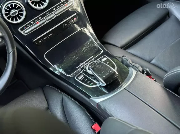 Mercedes-Benz C180 AMG 2020 - 888 triệu