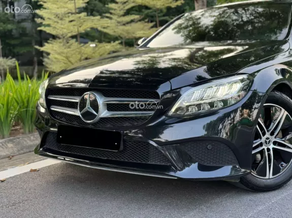 Mercedes-Benz C180 AMG 2020 - 888 triệu