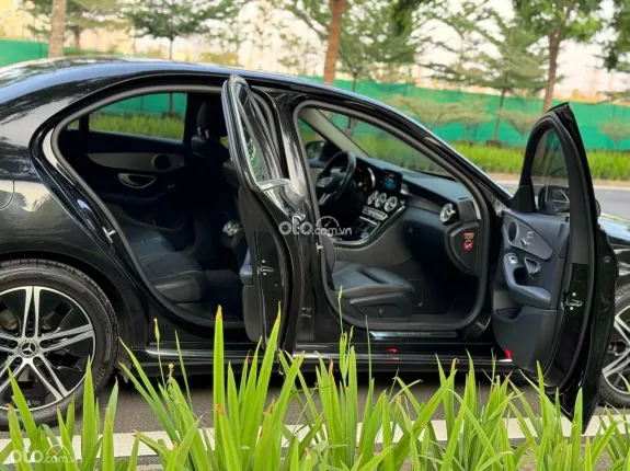 Mercedes-Benz C180 AMG 2020 - 888 triệu