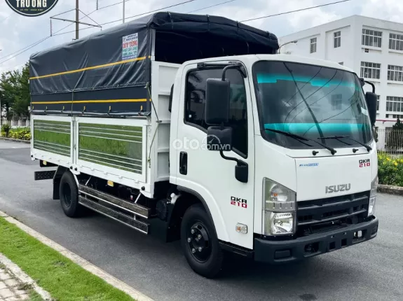 Isuzu QKR 210 2024 - Xe Tải ISUZU QKR210 Thùng mui bạt Tải 1.9T Dài 4.3m SX 2024