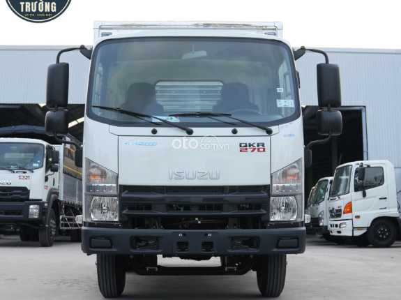 Isuzu QKR 270 2024 - XE TẢI ISUZU THÙNG KÍN 2T5 DÀI 4M3 SX 2024