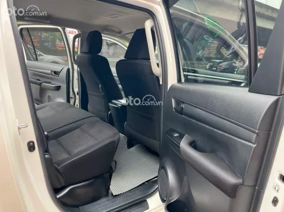 Toyota Hilux 2.4E 4×2 AT 2020 - Tư nhân lốp theo cả dàn - giá chỉ hơn 600tr