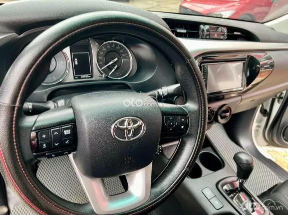 Toyota Hilux 2.4E 4×2 AT 2020 - Tư nhân lốp theo cả dàn - giá chỉ hơn 600tr