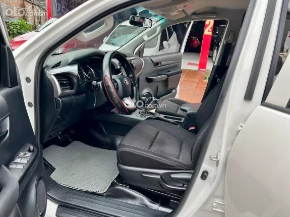 Toyota Hilux 2.4E 4×2 AT 2020 - Tư nhân lốp theo cả dàn - giá chỉ hơn 600tr