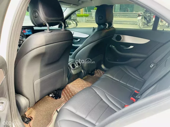 Mercedes-Benz C180 AMG 2021 - Chạy siêu ít 1,6v miles, 1 chủ từ mới, full lịch sử hãng