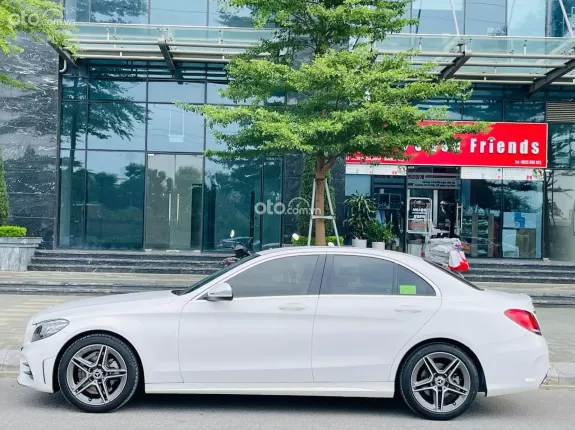 Mercedes-Benz C180 AMG 2021 - Chạy siêu ít 1,6v miles, 1 chủ từ mới, full lịch sử hãng