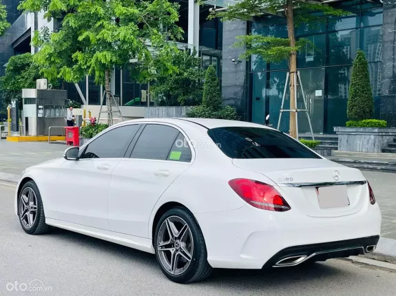Mercedes-Benz C180 AMG 2021 - Chạy siêu ít 1,6v miles, 1 chủ từ mới, full lịch sử hãng
