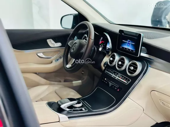 Mercedes-Benz GLC 300 4Matic 2018 - 1 tỷ 199 triệu