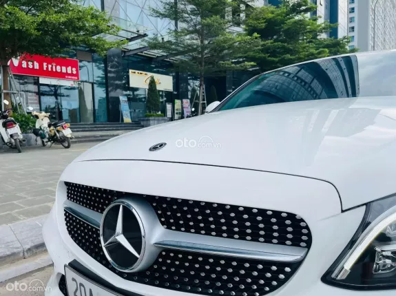 Mercedes-Benz C180 AMG 2021 - Chạy siêu ít 1,6v miles, 1 chủ từ mới, full lịch sử hãng