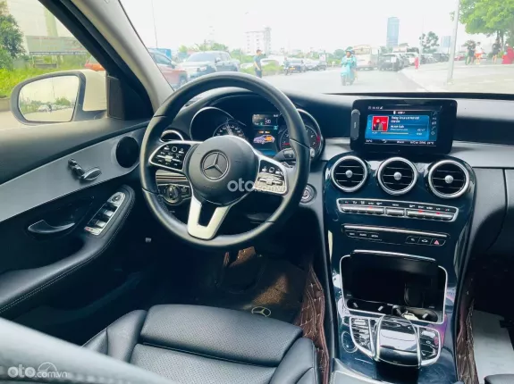 Mercedes-Benz C180 AMG 2021 - Chạy siêu ít 1,6v miles, 1 chủ từ mới, full lịch sử hãng
