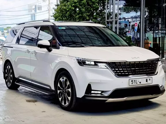 Kia Carnival 2.2D Signature 2023 - Lướt 9100km, mới 99%, hỗ trợ góp