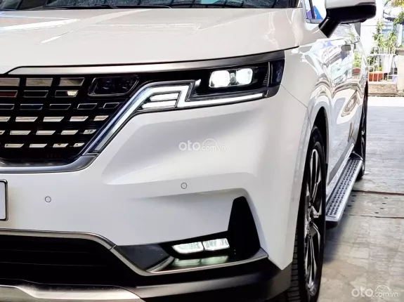 Kia Carnival 2.2D Signature 2023 - Lướt 9100km, mới 99%, hỗ trợ góp