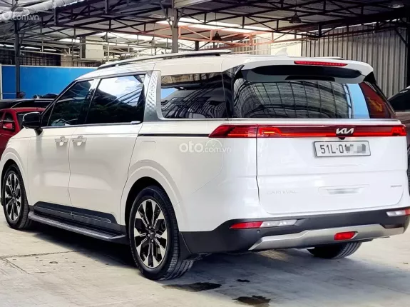 Kia Carnival 2.2D Signature 2023 - Lướt 9100km, mới 99%, hỗ trợ góp