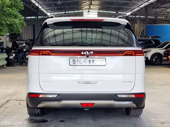 Kia Carnival 2.2D Signature 2023 - Lướt 9100km, mới 99%, hỗ trợ góp