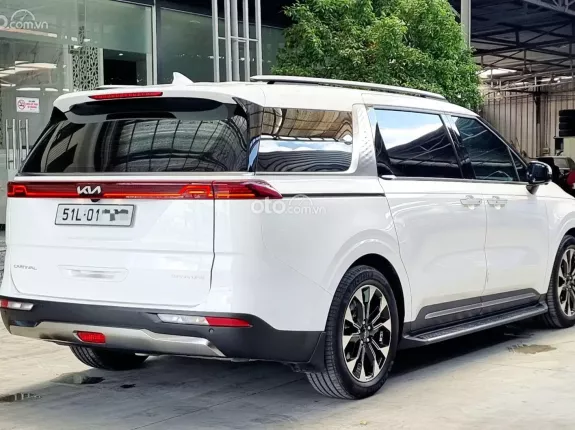 Kia Carnival 2.2D Signature 2023 - Lướt 9100km, mới 99%, hỗ trợ góp