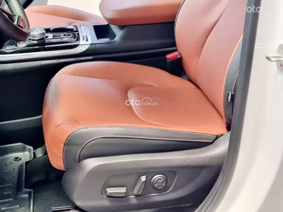 Kia Carnival 2.2D Signature 2023 - Lướt 9100km, mới 99%, hỗ trợ góp