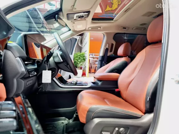 Kia Carnival 2.2D Signature 2023 - Lướt 9100km, mới 99%, hỗ trợ góp