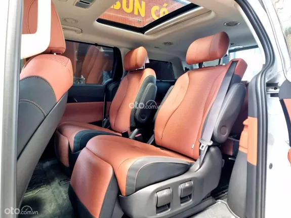 Kia Carnival 2.2D Signature 2023 - Lướt 9100km, mới 99%, hỗ trợ góp