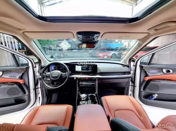 Kia Carnival 2.2D Signature 2023 - Lướt 9100km, mới 99%, hỗ trợ góp