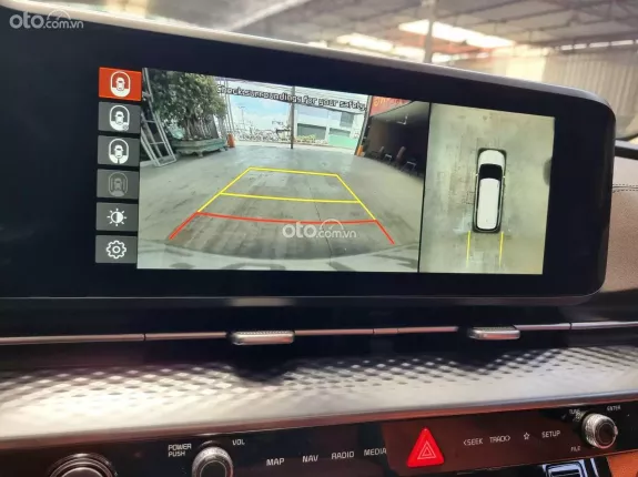 Kia Carnival 2.2D Signature 2023 - Lướt 9100km, mới 99%, hỗ trợ góp