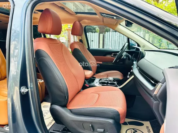 Kia Carnival 2.2D Signature 2022 - Nâng cấp: Ghế thương gia cao cấp có massage ghế, sưởi ghế, sàn gỗ, trần nỉ...