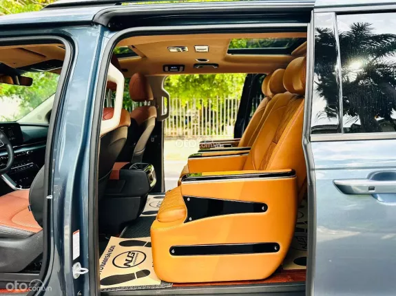 Kia Carnival 2.2D Signature 2022 - Nâng cấp: Ghế thương gia cao cấp có massage ghế, sưởi ghế, sàn gỗ, trần nỉ...