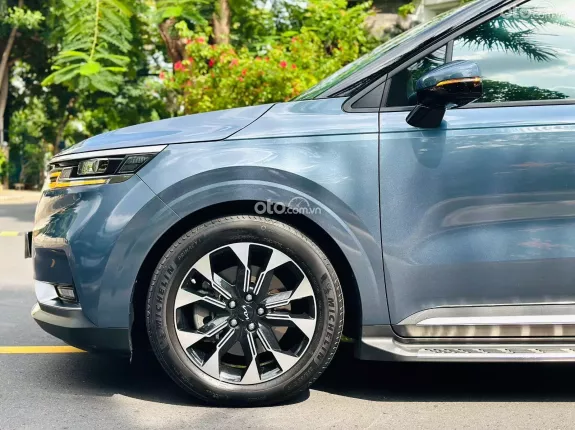 Kia Carnival 2.2D Signature 2022 - Nâng cấp: Ghế thương gia cao cấp có massage ghế, sưởi ghế, sàn gỗ, trần nỉ...