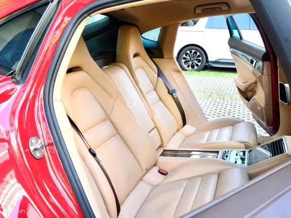 Porsche Panamera 3.0 V6 2018 - Đỏ sang chảnh lướt nhẹ 2 vạn