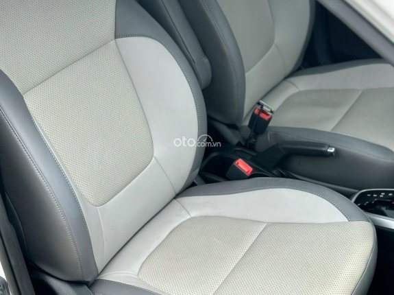 Kia Soluto AT Deluxe 2023 - Chạy 1,6 vạn thơm mùi mới, lên rất nhiều đồ chơi