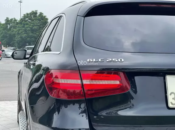 Mercedes-Benz GLC 250 4Matic 2016 - Xe đẹp, 1 chủ từ đầu, hỗ trợ trả góp 70%, giá tốt giao ngay