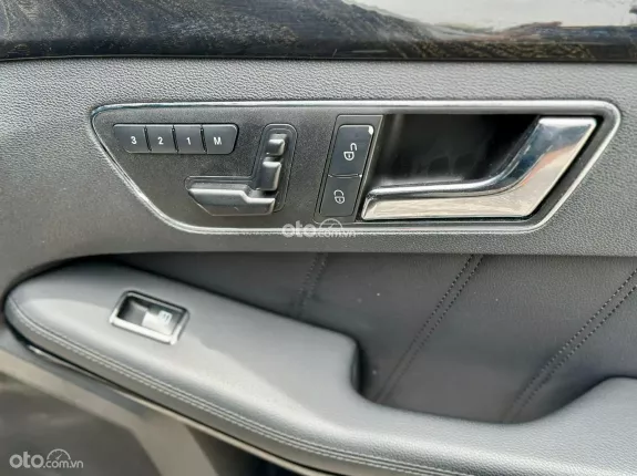 Mercedes-Benz E250 2010 - Gía tốt giao ngay, xe đẹp, trang bị nhiều Options