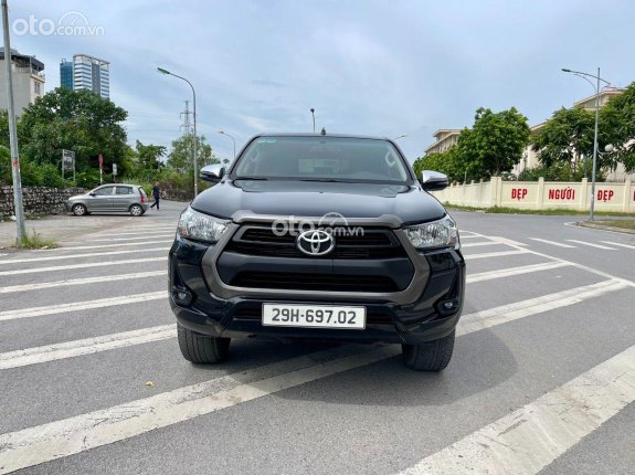 Toyota Hilux 2.4E 4×2 AT 2021 - Xe đẹp, giá tốt, trang bị options đẹp, hỗ trợ trả góp lãi suất ưu đãi