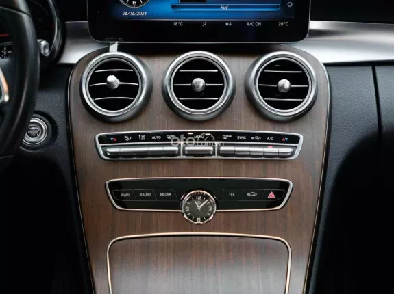 Mercedes-Benz C200 Exclusive 2019 - Xe bản FL có cửa sổ trời - Bao check xe thoải mái