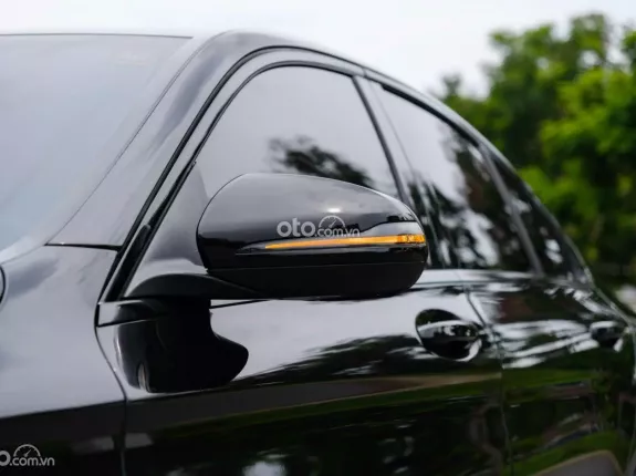 Mercedes-Benz C200 Exclusive 2019 - Xe bản FL có cửa sổ trời - Bao check xe thoải mái