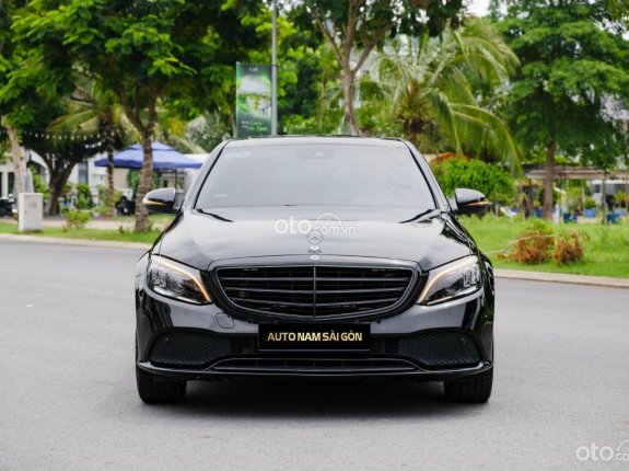 Mercedes-Benz C200 Exclusive 2019 - Xe bản FL có cửa sổ trời - Bao check xe thoải mái