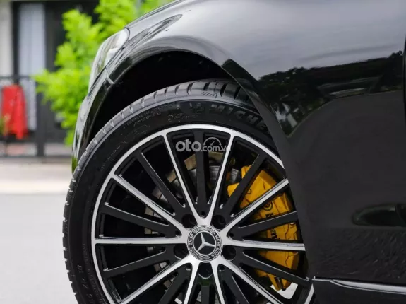 Mercedes-Benz C200 Exclusive 2019 - Xe bản FL có cửa sổ trời - Bao check xe thoải mái