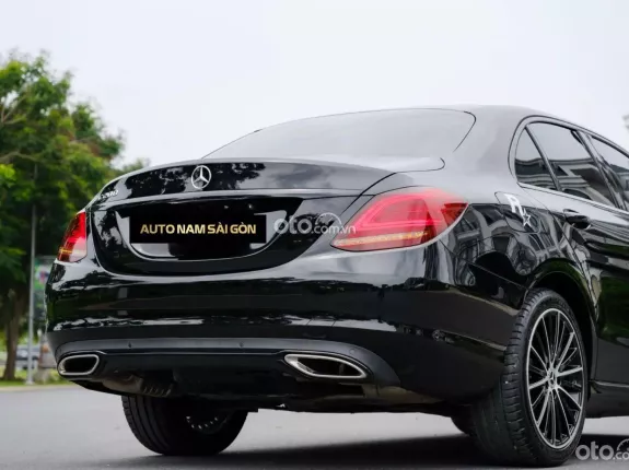 Mercedes-Benz C200 Exclusive 2019 - Xe bản FL có cửa sổ trời - Bao check xe thoải mái