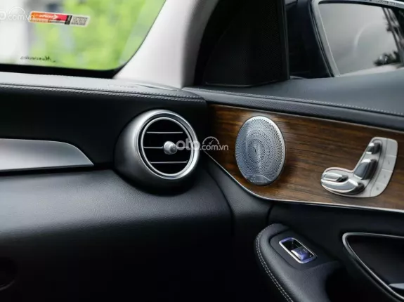 Mercedes-Benz C200 Exclusive 2019 - Xe bản FL có cửa sổ trời - Bao check xe thoải mái