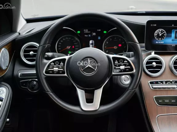 Mercedes-Benz C200 Exclusive 2019 - Xe bản FL có cửa sổ trời - Bao check xe thoải mái