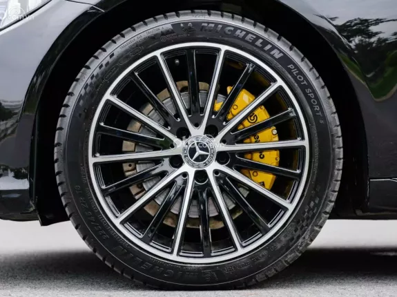 Mercedes-Benz C200 Exclusive 2019 - Xe bản FL có cửa sổ trời - Bao check xe thoải mái