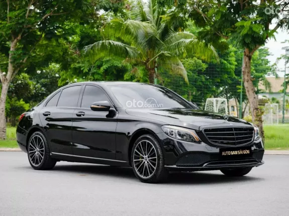 Mercedes-Benz C200 Exclusive 2019 - Model 2020 lướt nhẹ - Hỗ trợ bank 70%