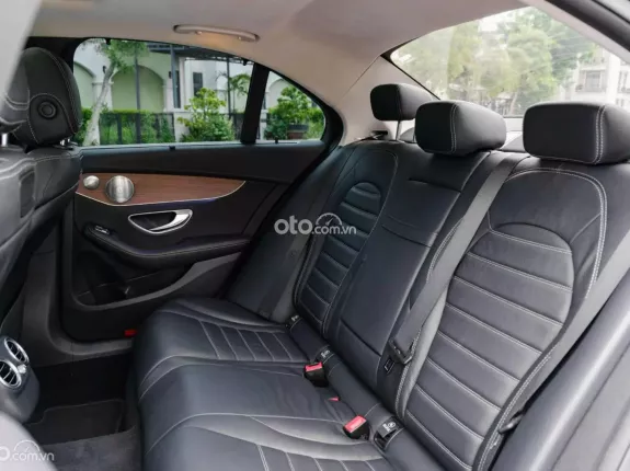 Mercedes-Benz C200 Exclusive 2019 - Model 2020 lướt nhẹ - Hỗ trợ bank 70%