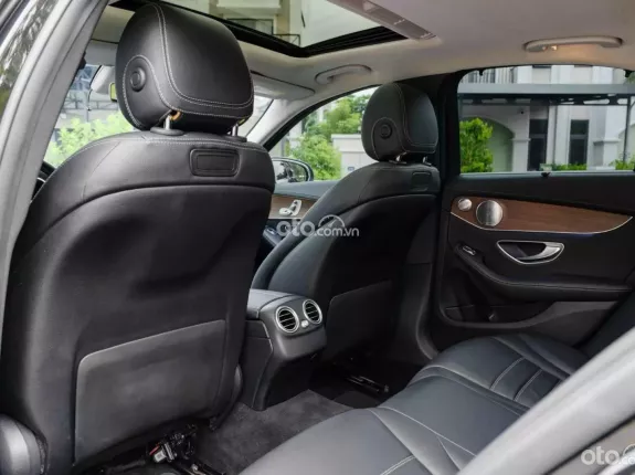 Mercedes-Benz C200 Exclusive 2019 - Model 2020 lướt nhẹ - Hỗ trợ bank 70%
