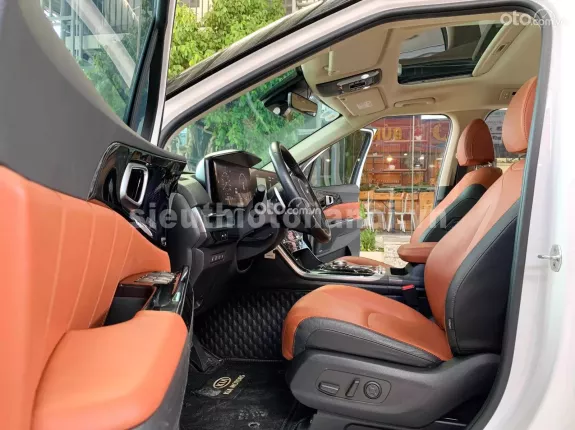 Kia Carnival 2.2D Signature 2021 - Xe màu trắng cực mới, biển thành phố, chạy lướt hơn 2 vạn km, trang bị full option