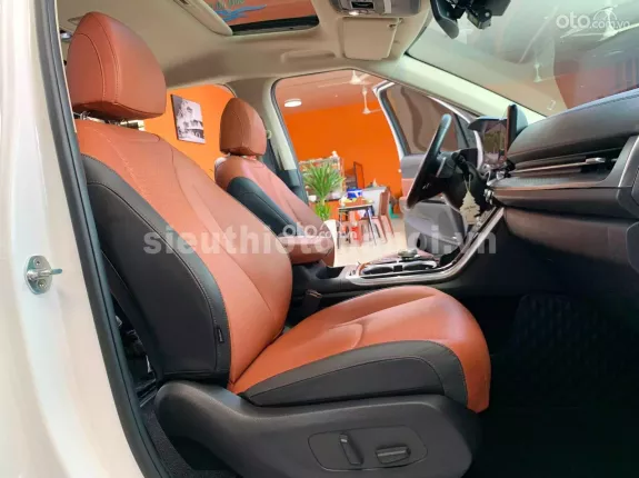 Kia Carnival 2.2D Signature 2021 - Xe màu trắng cực mới, biển thành phố, chạy lướt hơn 2 vạn km, trang bị full option