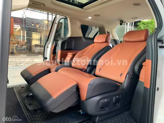 Kia Carnival 2.2D Signature 2021 - Xe màu trắng cực mới, biển thành phố, chạy lướt hơn 2 vạn km, trang bị full option
